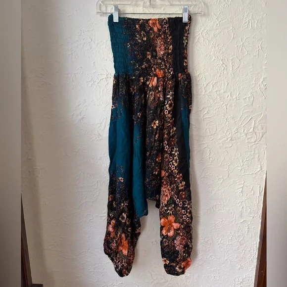 Floral Print Women's Pants - Picture 2 of 4